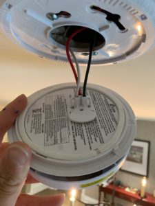 Hard-wired smoke detector connector